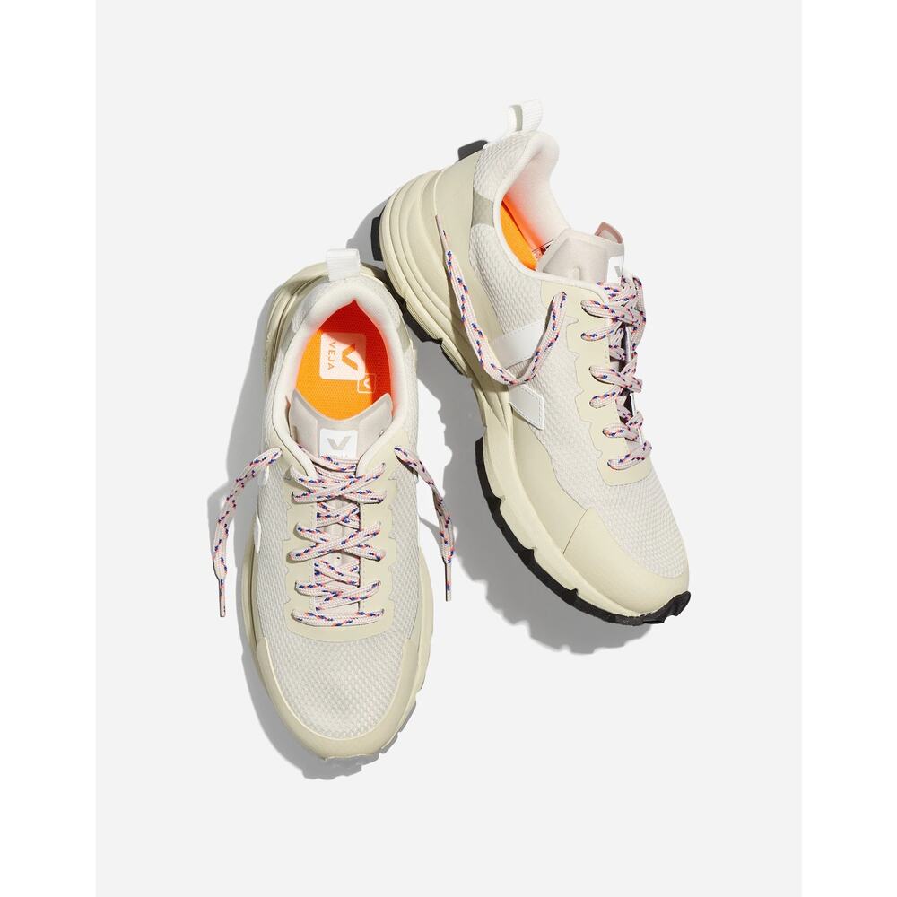 NWOT Veja™ Dekkan Sneakers Size 9 EURO 40 - Picture 1 of 3